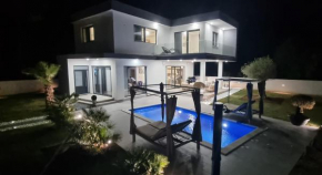Villa - Green and peaceful oasis with private pool and parking - 15min from sea